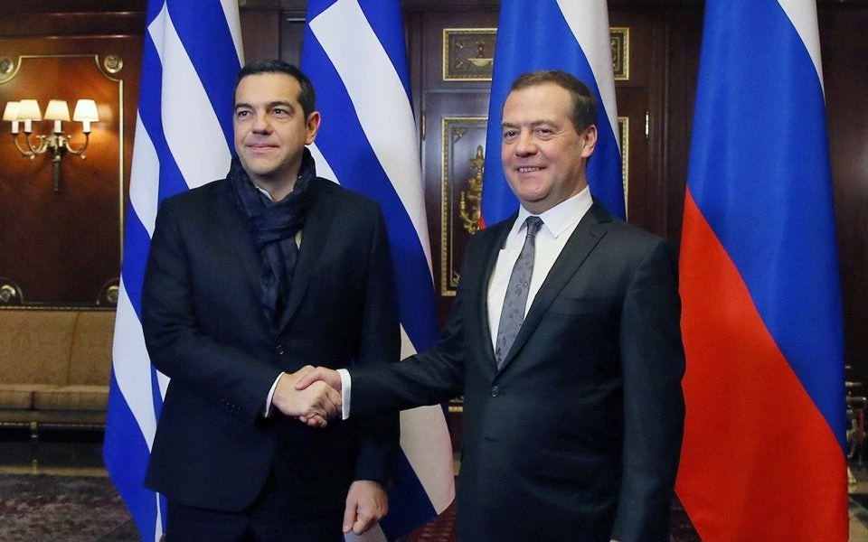 Ενεργειακά και οικονομικά ζητήματα το επίκεντρο της συνάντησης Τσίπρα – Μεντβέντεφ